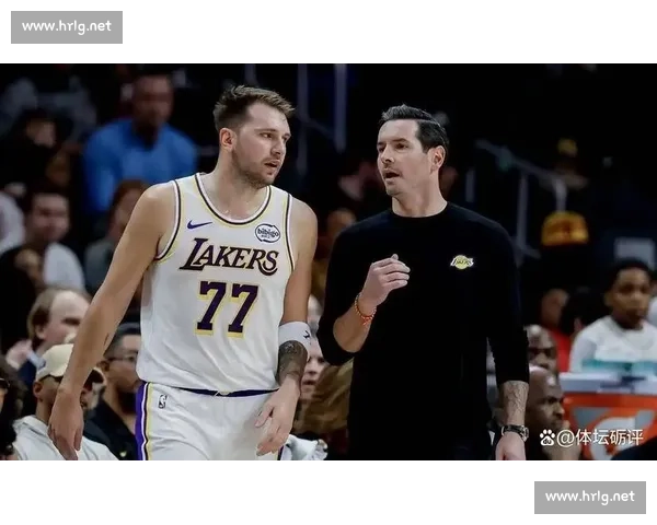 火箭力克湖人激战四节上演逆转好戏焦点之战引爆全场气氛再度升温